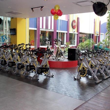 Ts Suites Surabaya Exteriör bild