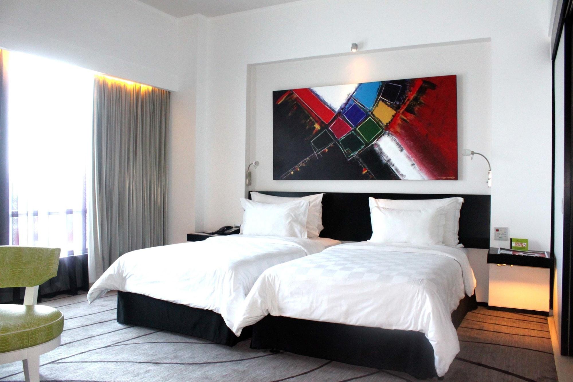 Ts Suites Surabaya Exteriör bild