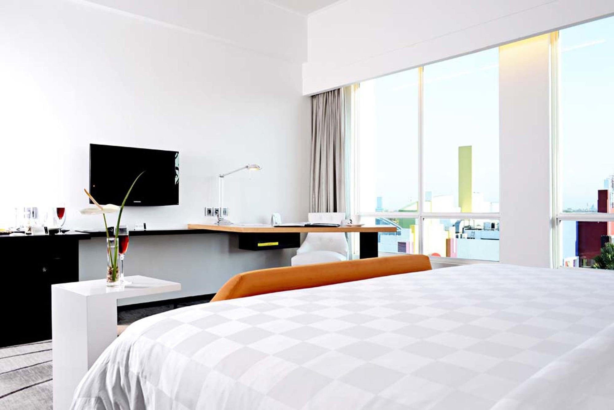Ts Suites Surabaya Exteriör bild