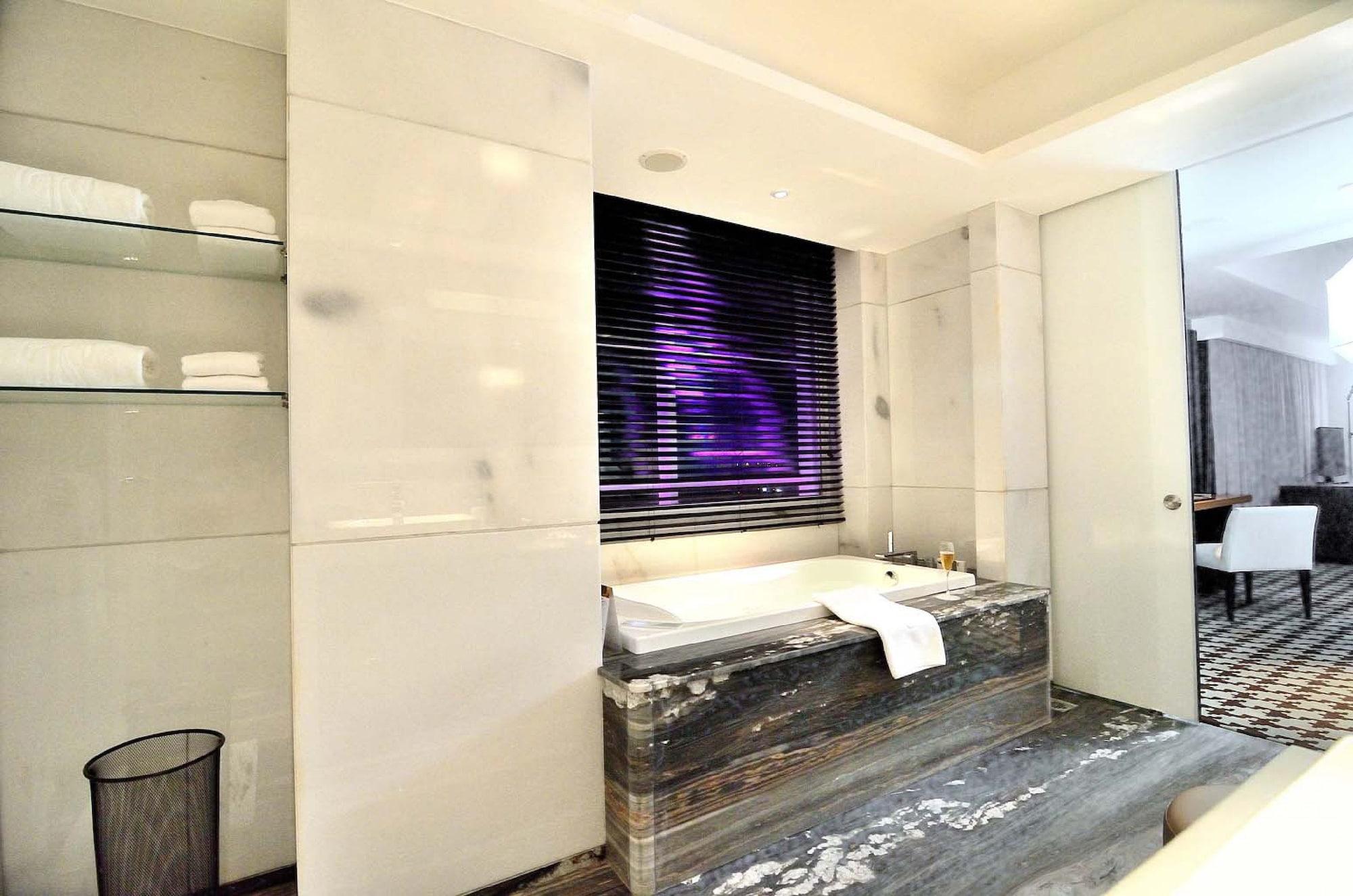 Ts Suites Surabaya Exteriör bild