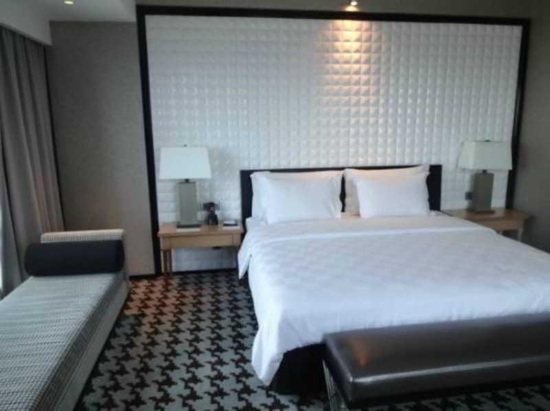 Ts Suites Surabaya Exteriör bild