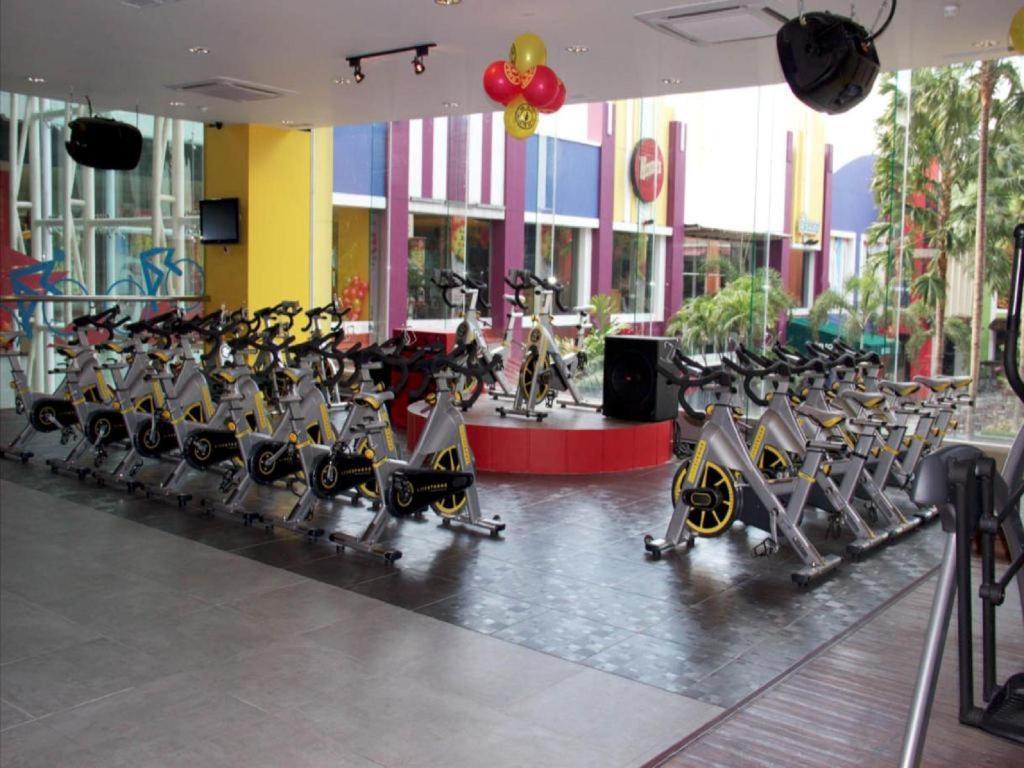 Ts Suites Surabaya Exteriör bild