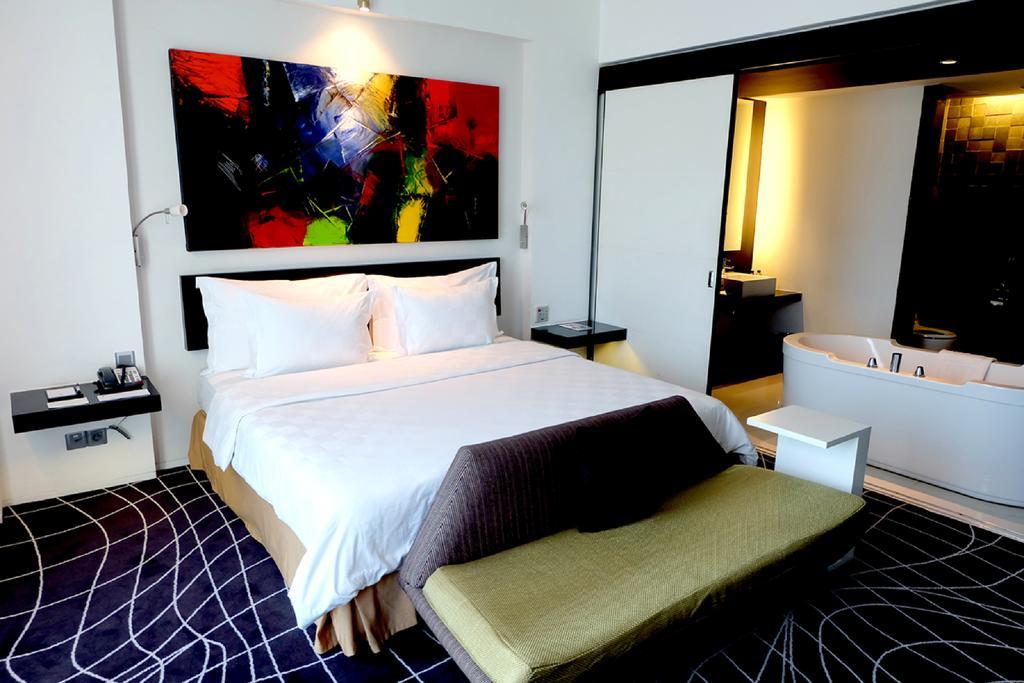 Ts Suites Surabaya Exteriör bild