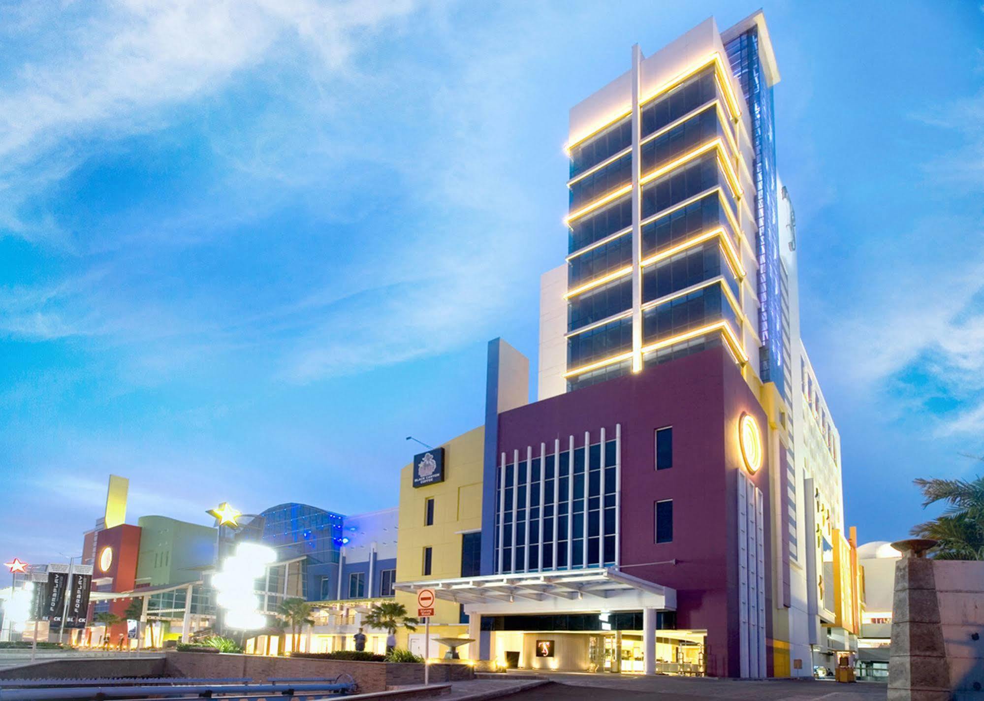 Ts Suites Surabaya Exteriör bild