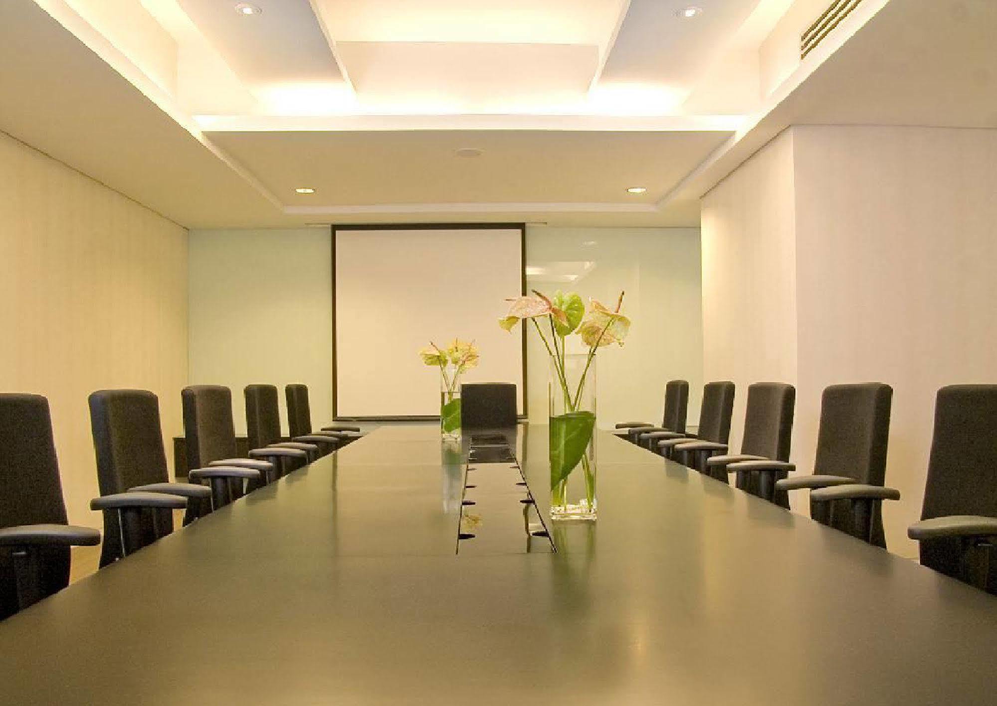 Ts Suites Surabaya Exteriör bild